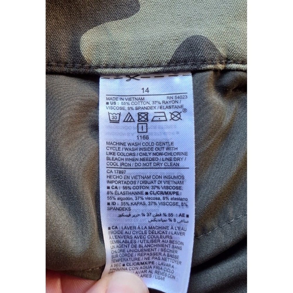 Old Navy Pixie High Rise Camo Ankle Pants Women's 14 Secret Slim Pockets Stretch - Picture 6 of 7